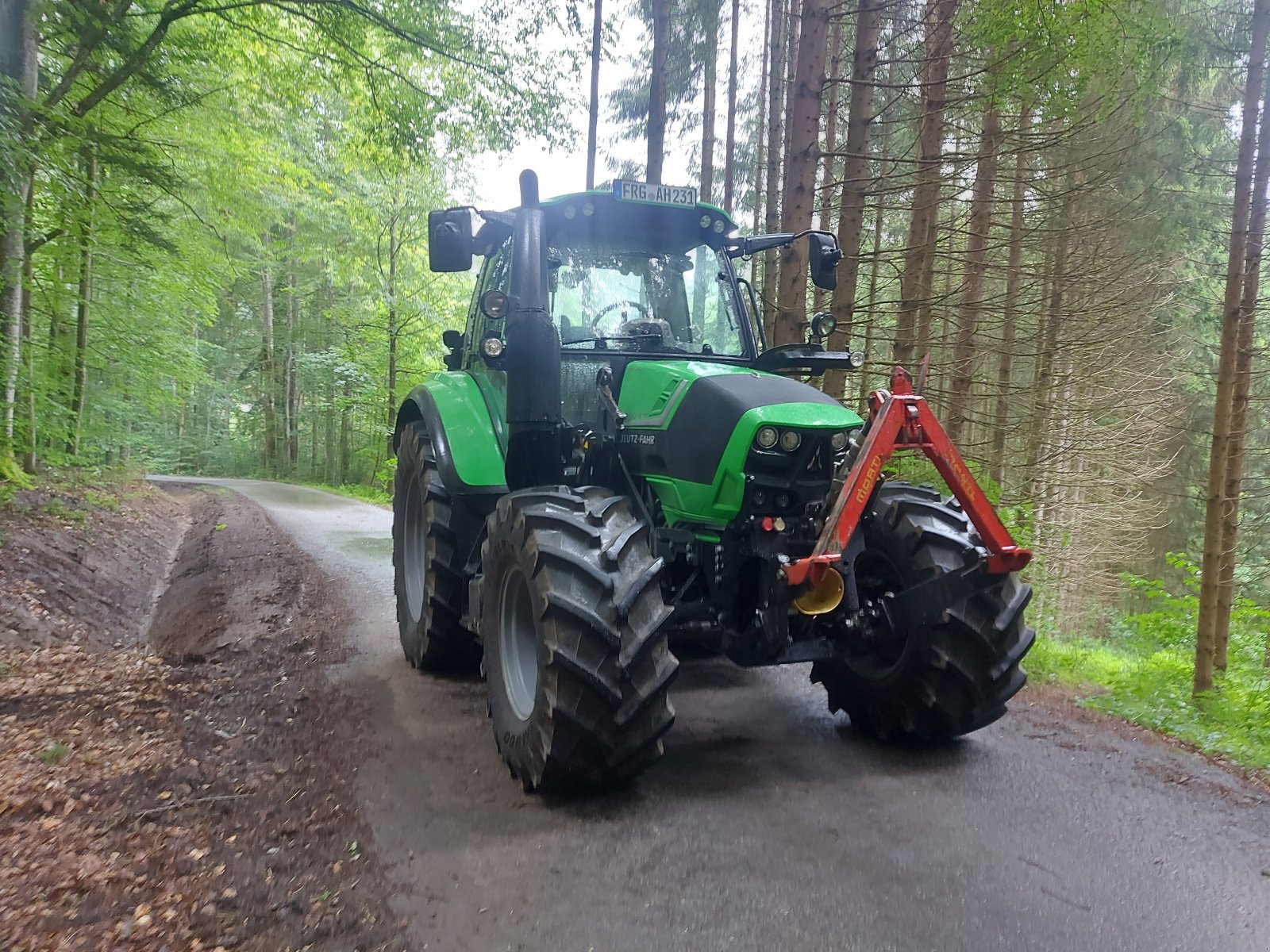 Traktor des Typs Deutz-Fahr Agrotron 6130.4 TTV, Gebrauchtmaschine in Röhrnbach (Bild 2)