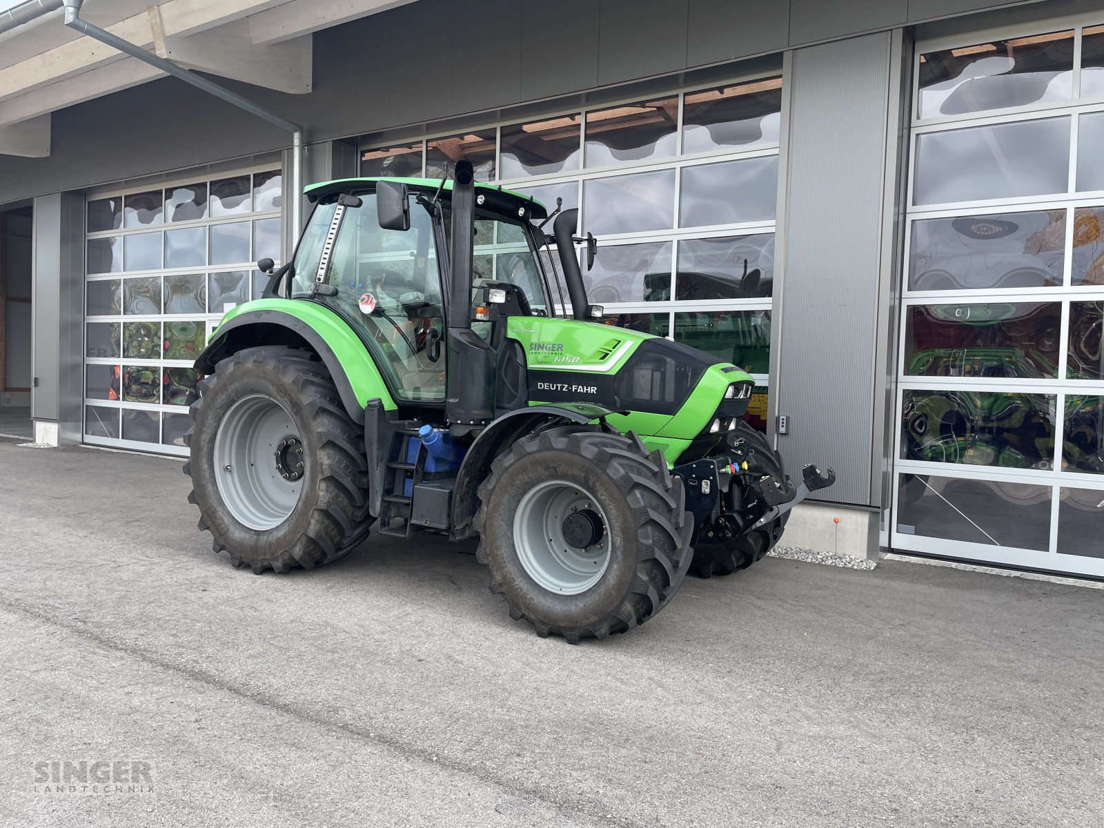 Traktor типа Deutz-Fahr Agrotron 6150 P, Gebrauchtmaschine в Ebenhofen (Фотография 1)