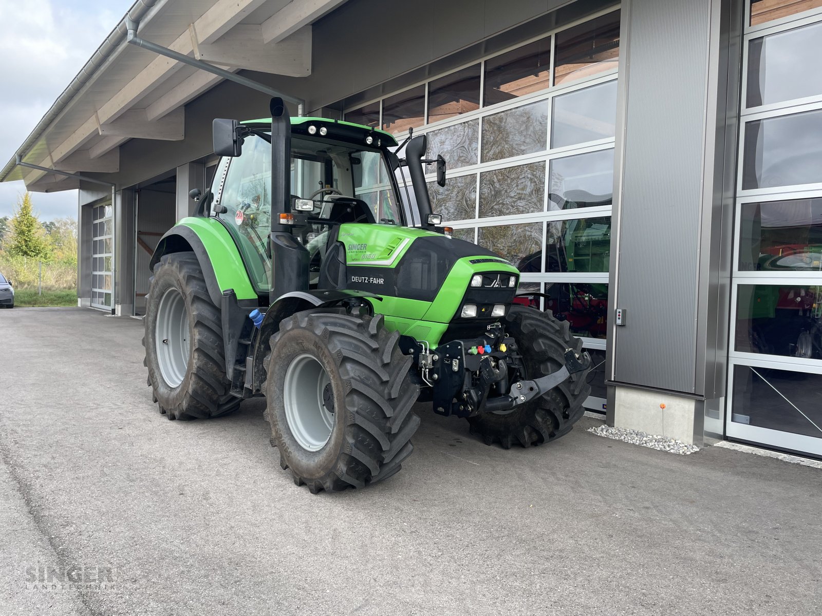 Traktor типа Deutz-Fahr Agrotron 6150 P, Gebrauchtmaschine в Ebenhofen (Фотография 2)