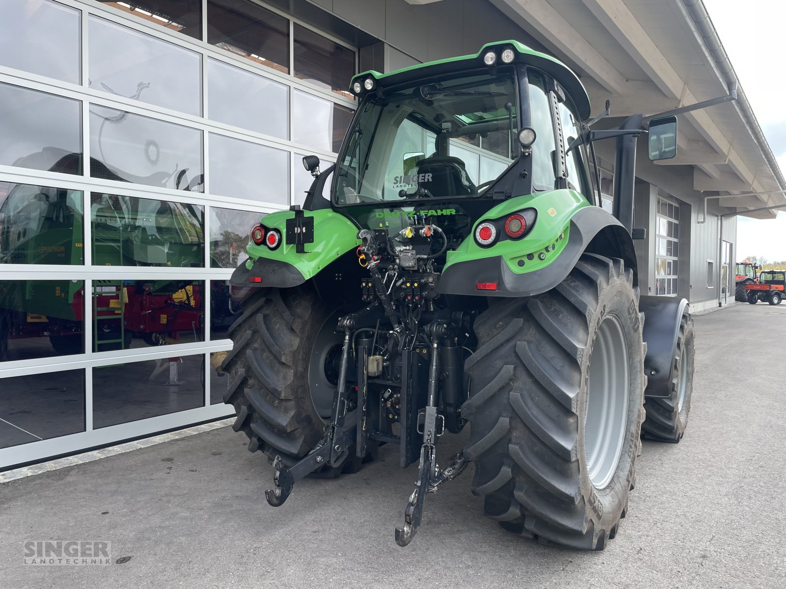 Traktor van het type Deutz-Fahr Agrotron 6150 P, Gebrauchtmaschine in Ebenhofen (Foto 7)