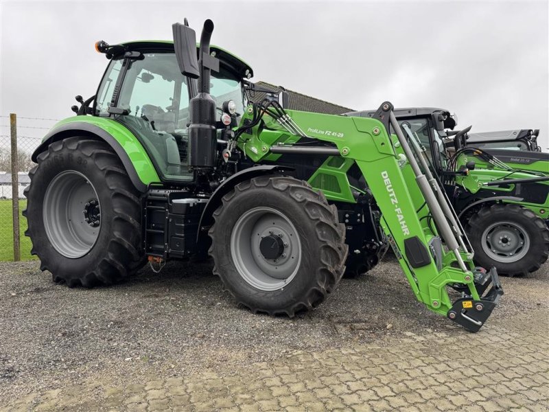 Traktor of the type Deutz-Fahr Agrotron 6150.4 TTV Stoll Fr. læsser FZ41-29, Gebrauchtmaschine in Brørup (Picture 1)