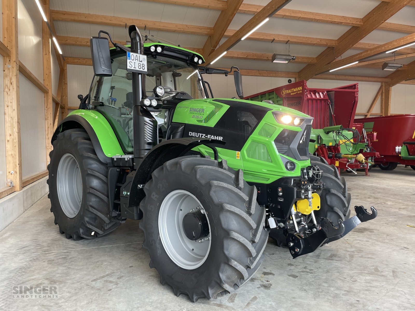 Traktor des Typs Deutz-Fahr Agrotron 6160 Powershift - Allgäu Power Vorführer, Neumaschine in Ebenhofen (Bild 4)