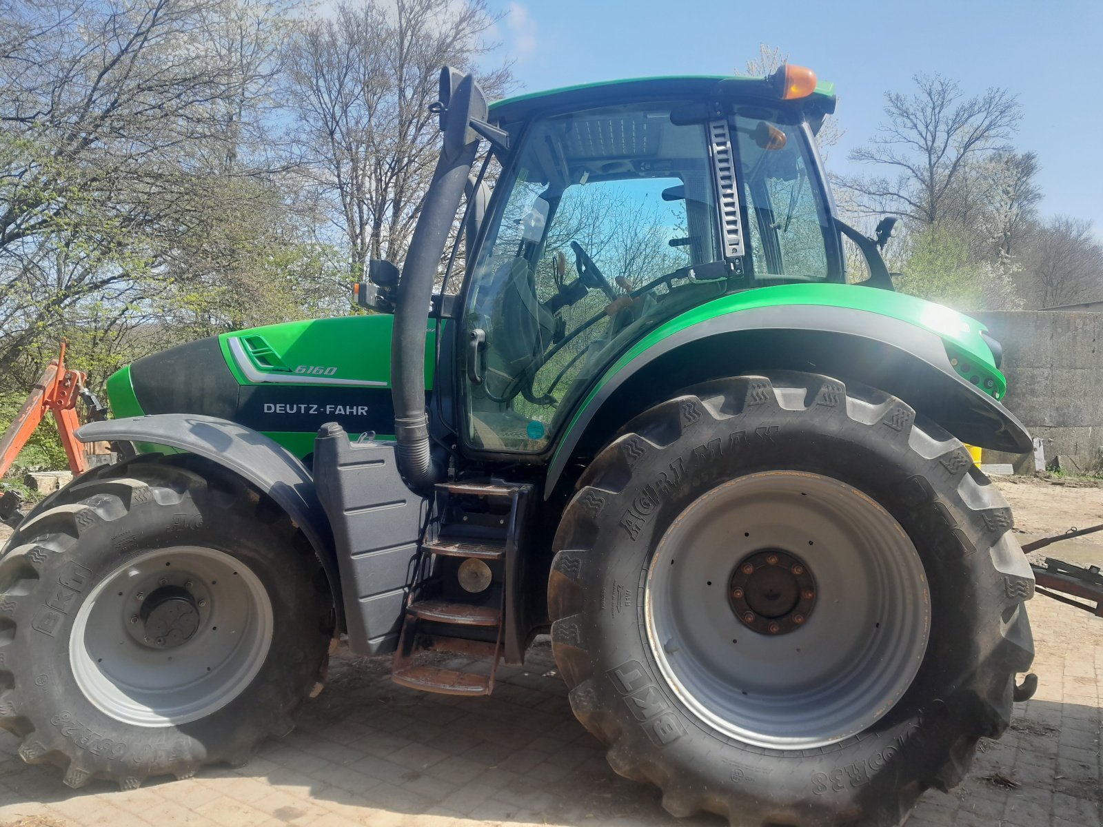 Traktor Türe ait Deutz-Fahr Agrotron 6160, Gebrauchtmaschine içinde Hohenstadt (resim 2)