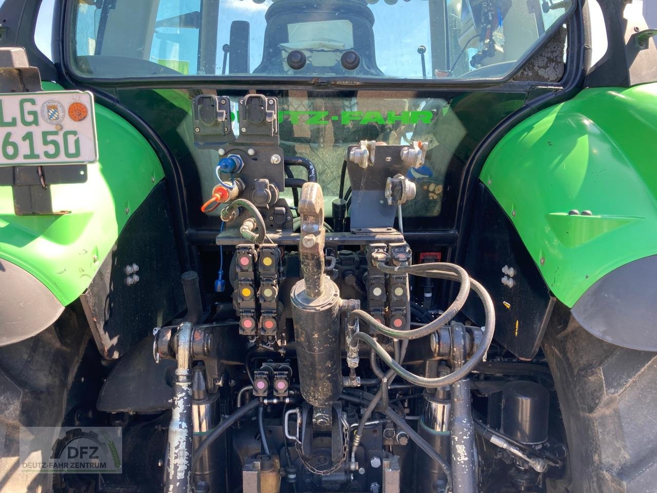 Traktor Türe ait Deutz-Fahr Agrotron 6160.4 P, Gebrauchtmaschine içinde Lauingen (resim 5)