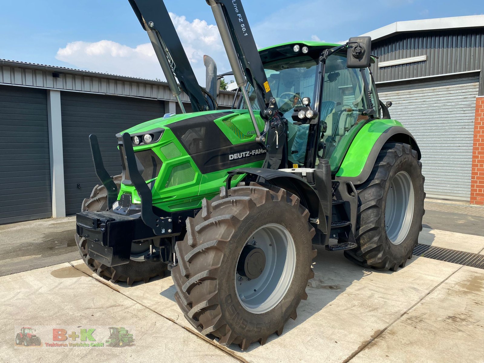 Traktor типа Deutz-Fahr Agrotron 6165 RC Shift, Gebrauchtmaschine в Kettenkamp (Фотография 2)