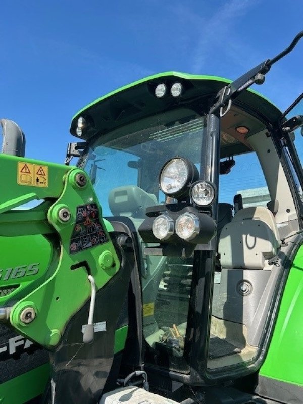 Traktor типа Deutz-Fahr Agrotron 6165 RcShift Med frontlift, frontlæsser og kun kørt 768timer, Gebrauchtmaschine в Lintrup (Фотография 2)