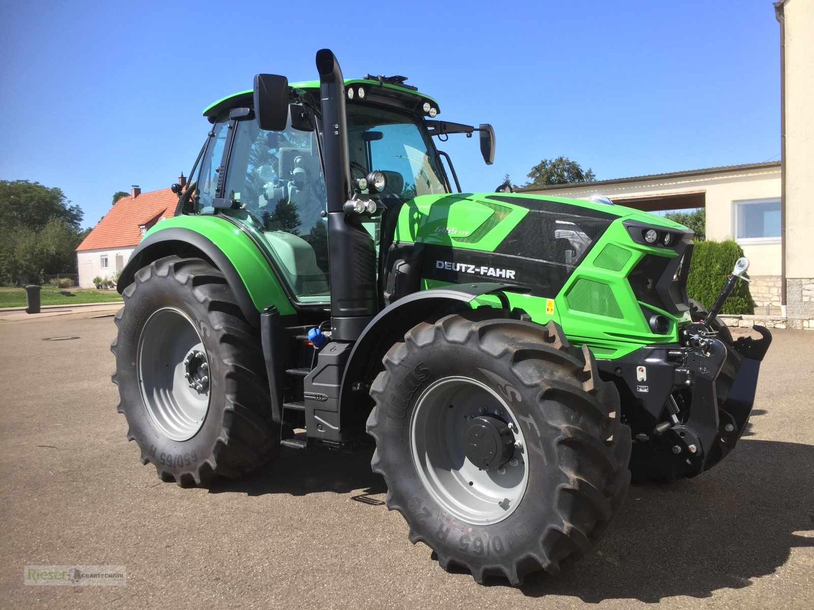 Traktor tipa Deutz-Fahr Agrotron 6165 TTV, TOP-Ausstattung, Deutz-Nov.-Aktion 15.11 bis 12.12, 8 % Nachlass, Neumaschine u Nördlingen (Slika 1)