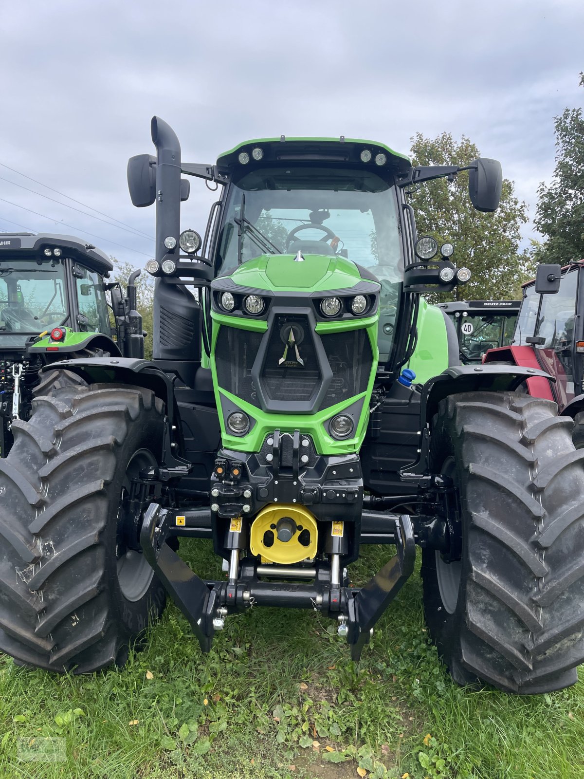 Traktor van het type Deutz-Fahr Agrotron 6165.4 TTV "Erntschlussverkauf", Neumaschine in Thalmässing (Foto 2)