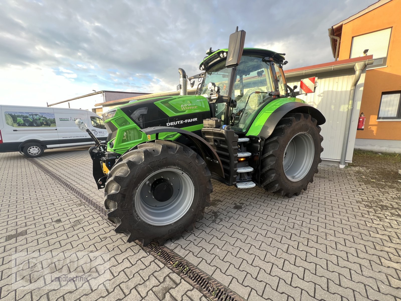 Traktor van het type Deutz-Fahr Agrotron 6170 TTv, Neumaschine in Rudendorf (Foto 1)