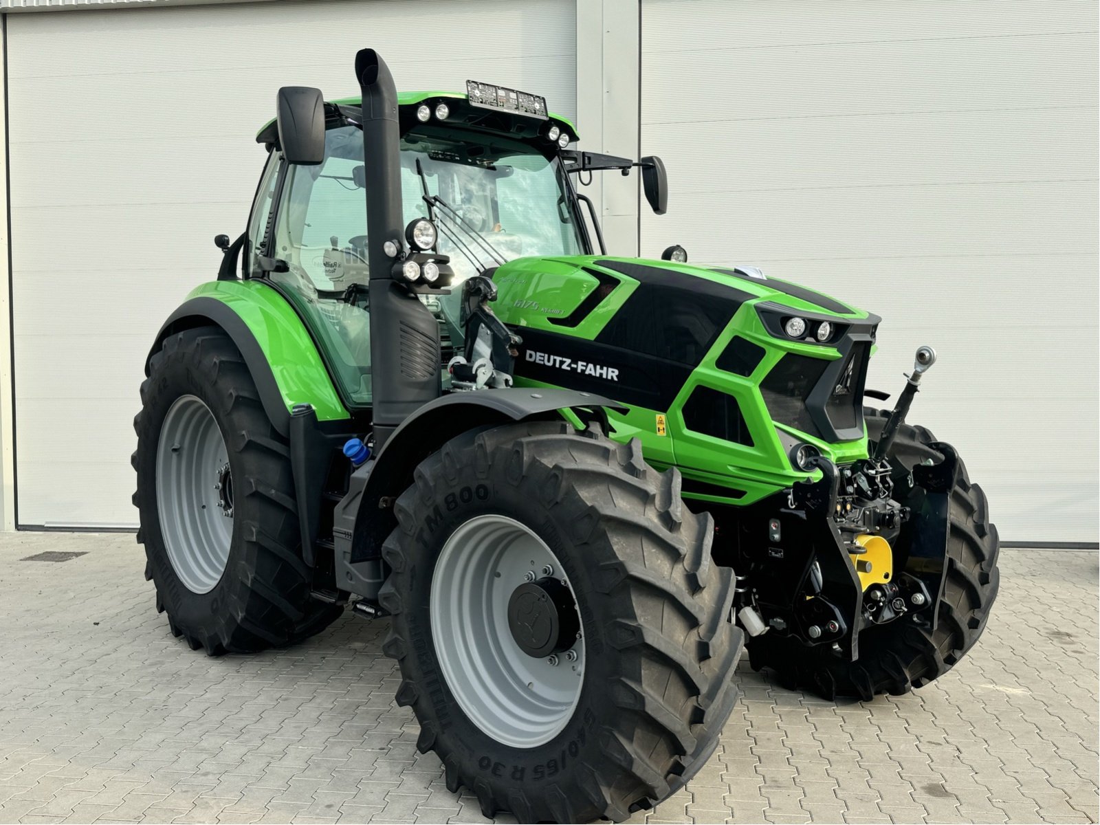 Traktor of the type Deutz-Fahr Agrotron 6175 RC Shift, Gebrauchtmaschine in Bad Oldesloe (Picture 1)