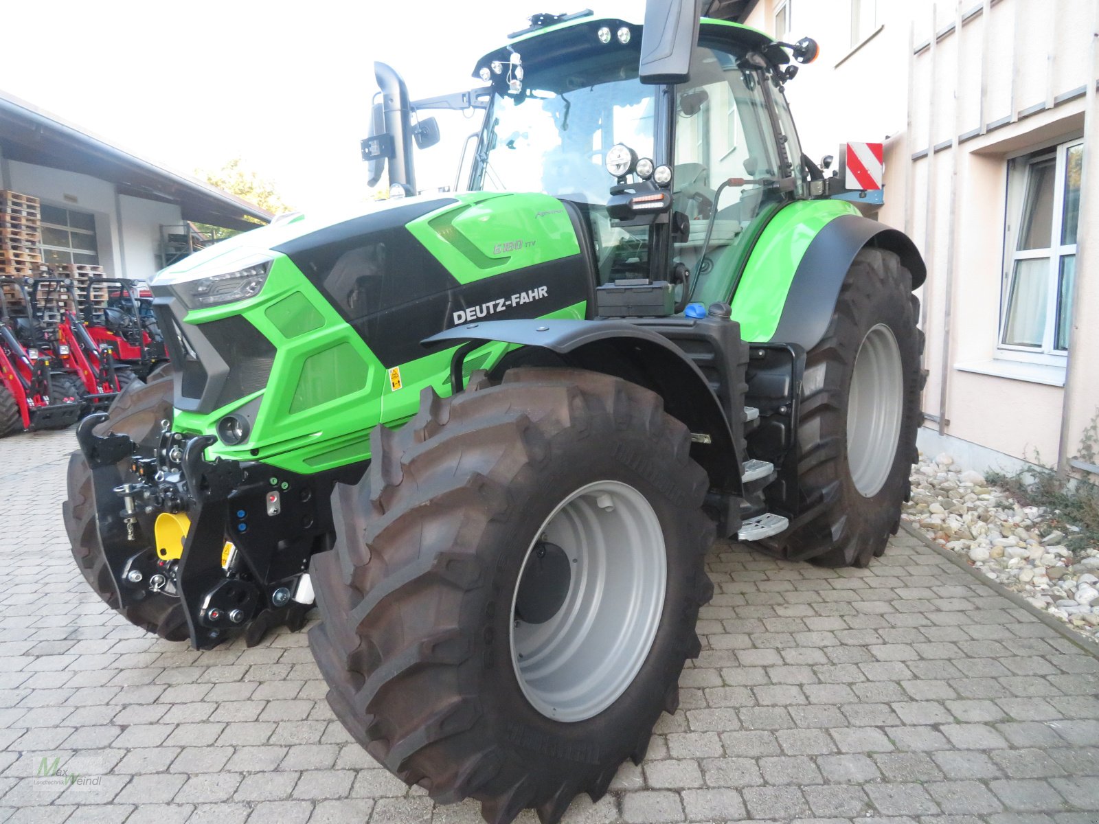 Traktor of the type Deutz-Fahr Agrotron 6180 TTV, Neumaschine in Markt Schwaben (Picture 2)