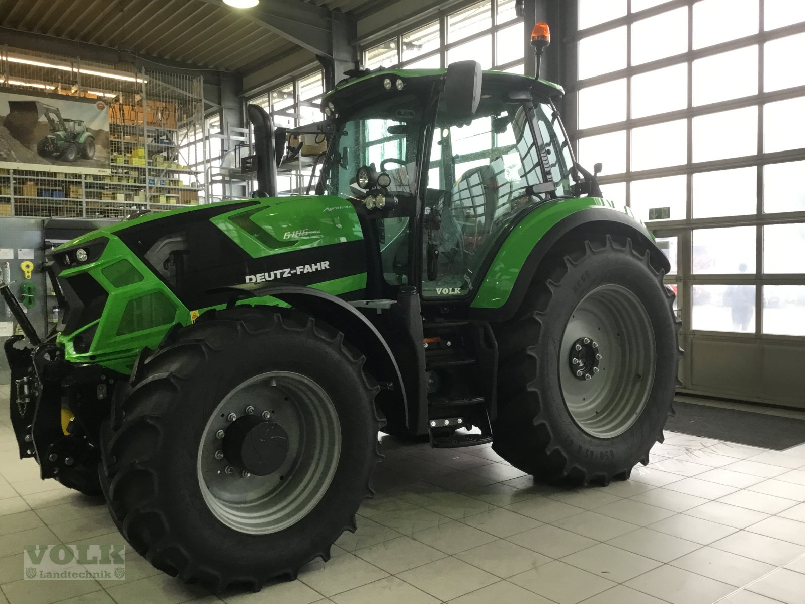 Traktor des Typs Deutz-Fahr Agrotron 6185 TTV, Gebrauchtmaschine in Friedberg-Derching (Bild 3)