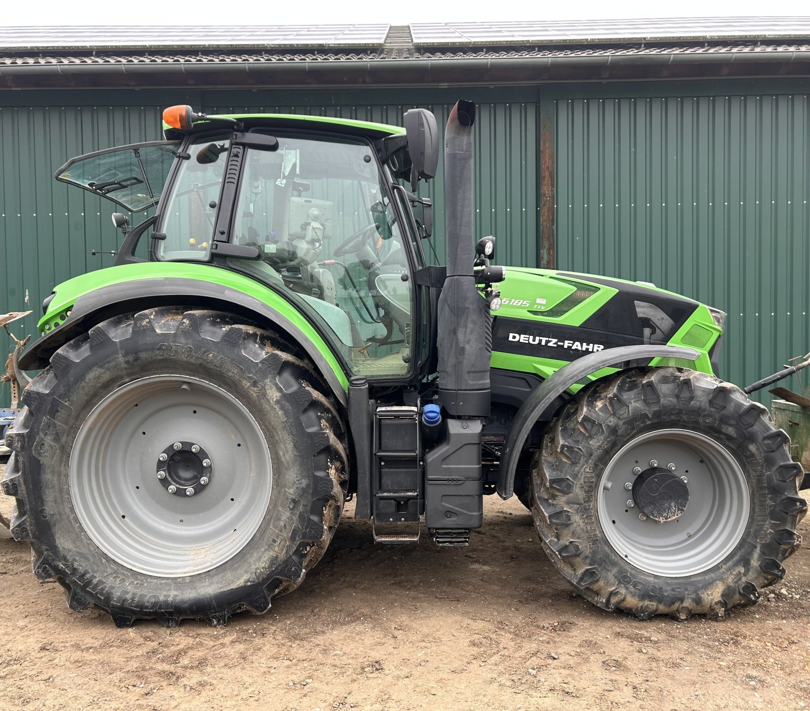 Traktor типа Deutz-Fahr Agrotron 6185 TTV, Gebrauchtmaschine в Rotthalmünster (Фотография 2)