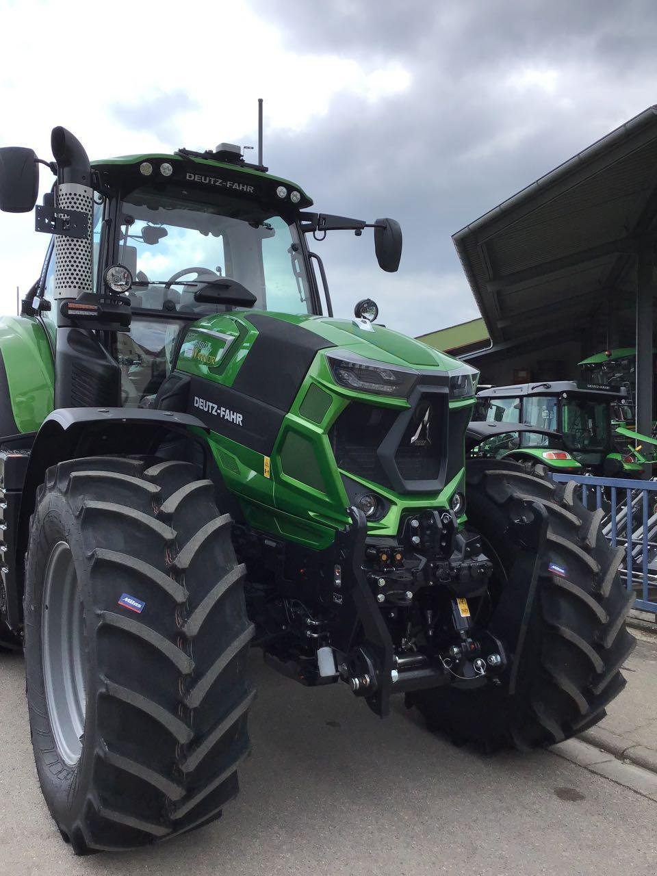 Traktor des Typs Deutz-Fahr Agrotron 6190 TTV (Stage V), Neumaschine in Burgbernheim (Bild 2)