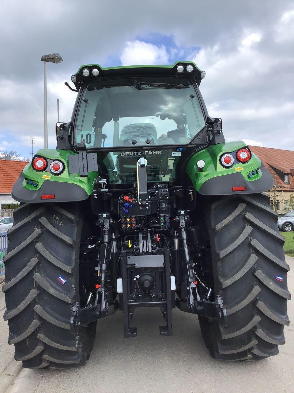 Traktor des Typs Deutz-Fahr Agrotron 6190 TTV (Stage V), Neumaschine in Burgbernheim (Bild 4)