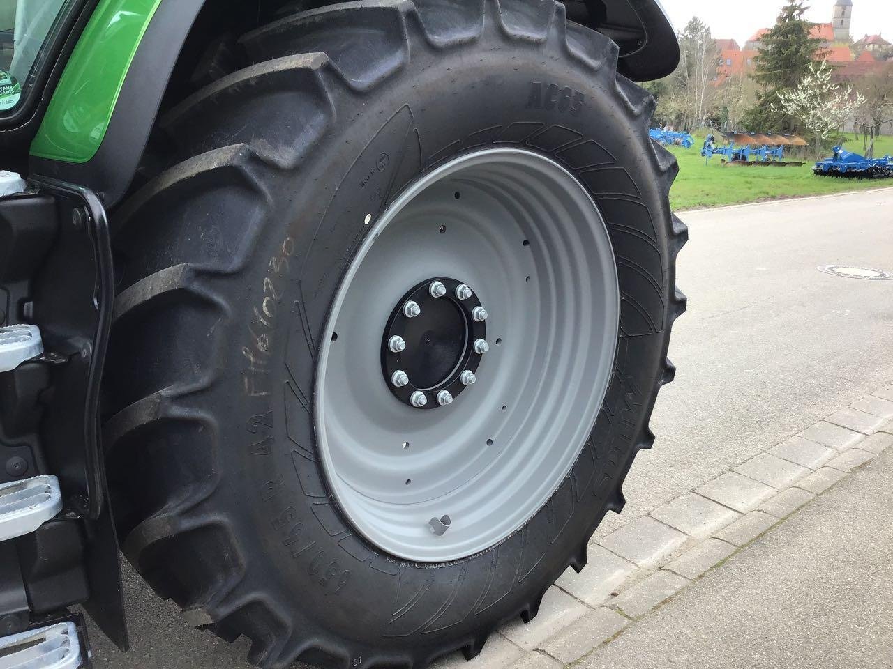 Traktor des Typs Deutz-Fahr Agrotron 6190 TTV (Stage V), Neumaschine in Burgbernheim (Bild 18)