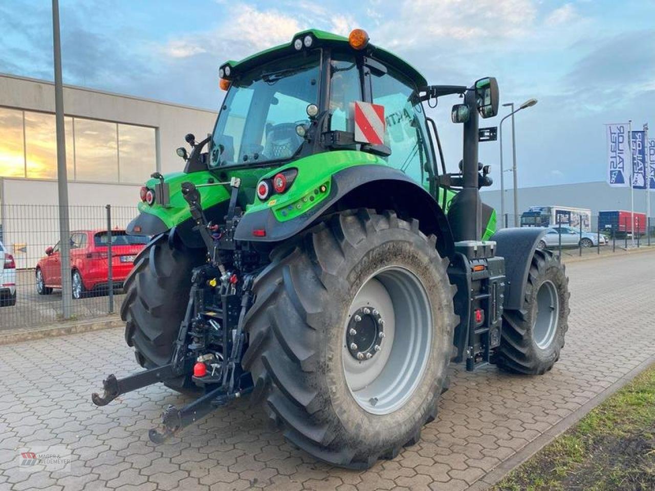 Traktor of the type Deutz-Fahr AGROTRON 6190 TTV, Gebrauchtmaschine in Oyten (Picture 4)