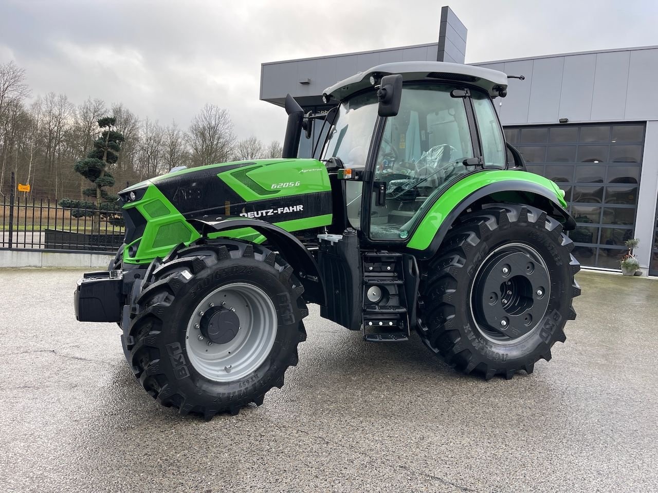 Traktor типа Deutz-Fahr Agrotron 6205G, Neumaschine в Holten (Фотография 1)