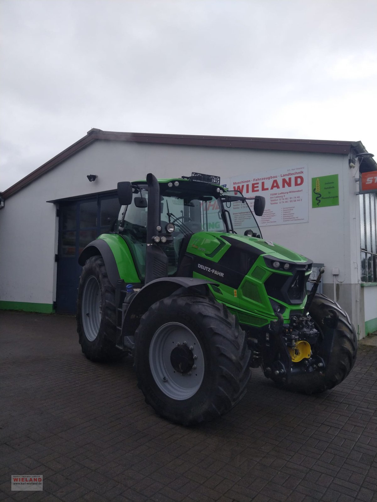 Traktor типа Deutz-Fahr Agrotron 6215 TTV, Gebrauchtmaschine в Lossburg-Wittendorf (Фотография 1)