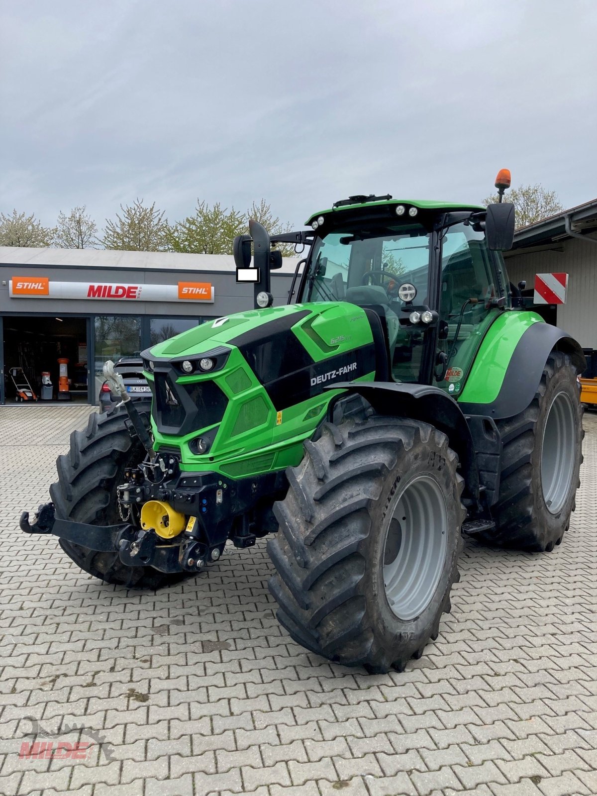 Traktor типа Deutz-Fahr Agrotron 6215 TTV, Gebrauchtmaschine в Elsteraue-Bornitz (Фотография 1)