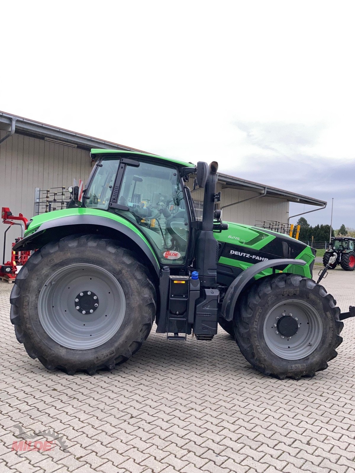 Traktor типа Deutz-Fahr Agrotron 6215 TTV, Gebrauchtmaschine в Elsteraue-Bornitz (Фотография 4)