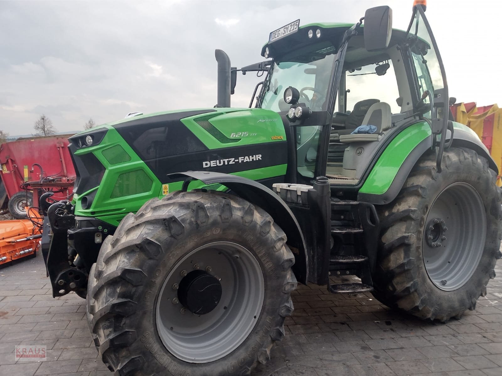 Traktor van het type Deutz-Fahr Agrotron 6215 TTV, Gebrauchtmaschine in Geiersthal (Foto 1)