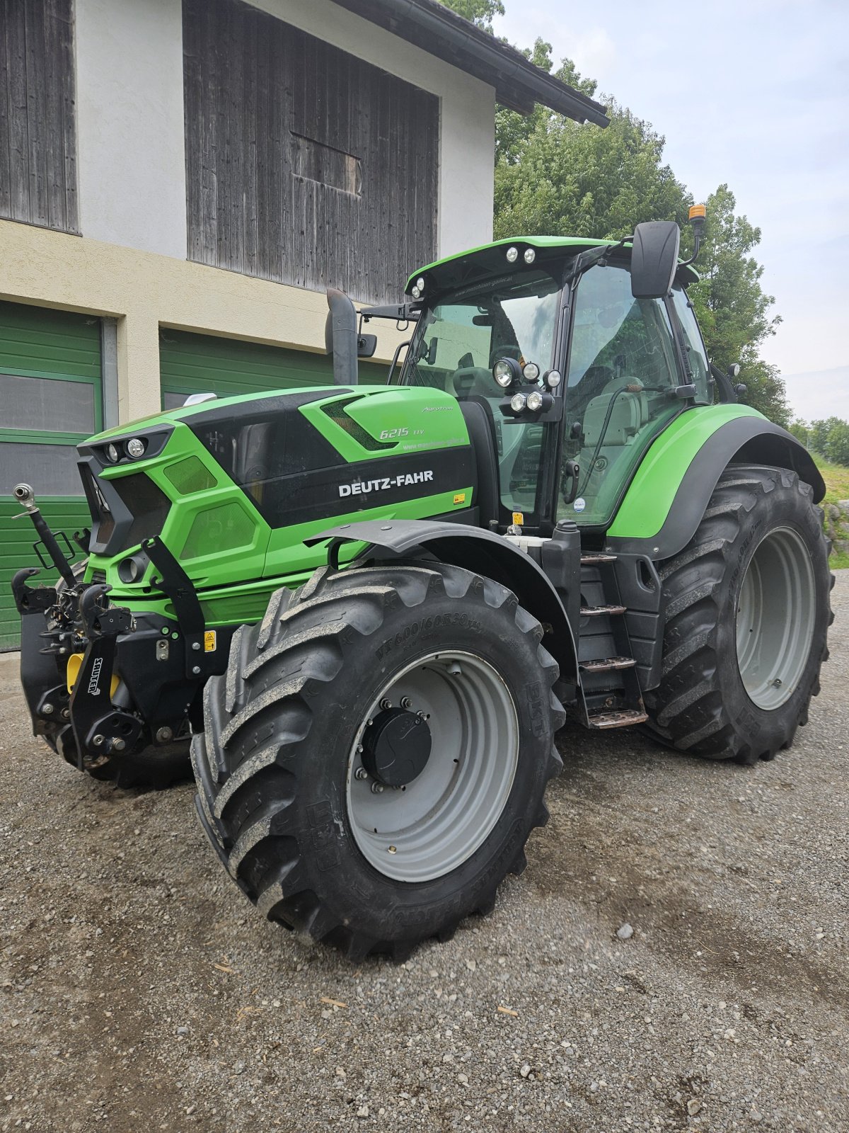 Traktor van het type Deutz-Fahr Agrotron 6215 TTV, Gebrauchtmaschine in Weißensee (Foto 1)