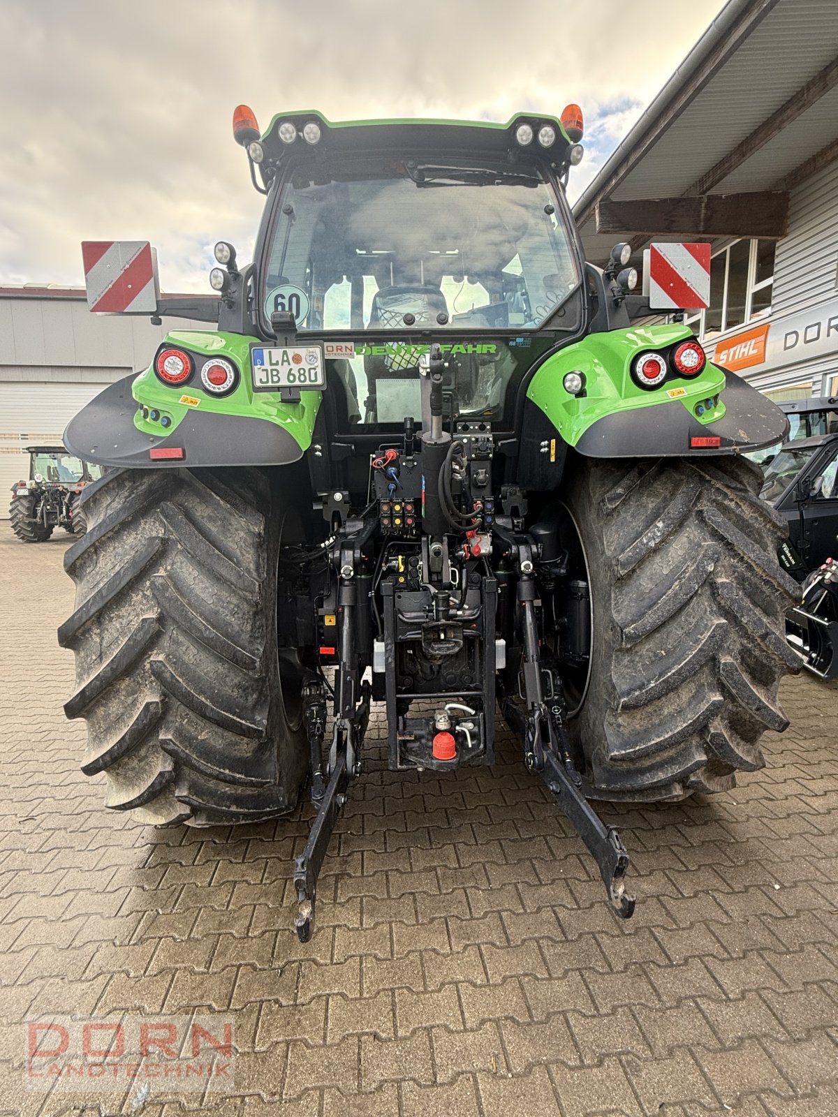 Traktor van het type Deutz-Fahr Agrotron 6230 TTV, Neumaschine in Bruckberg (Foto 4)