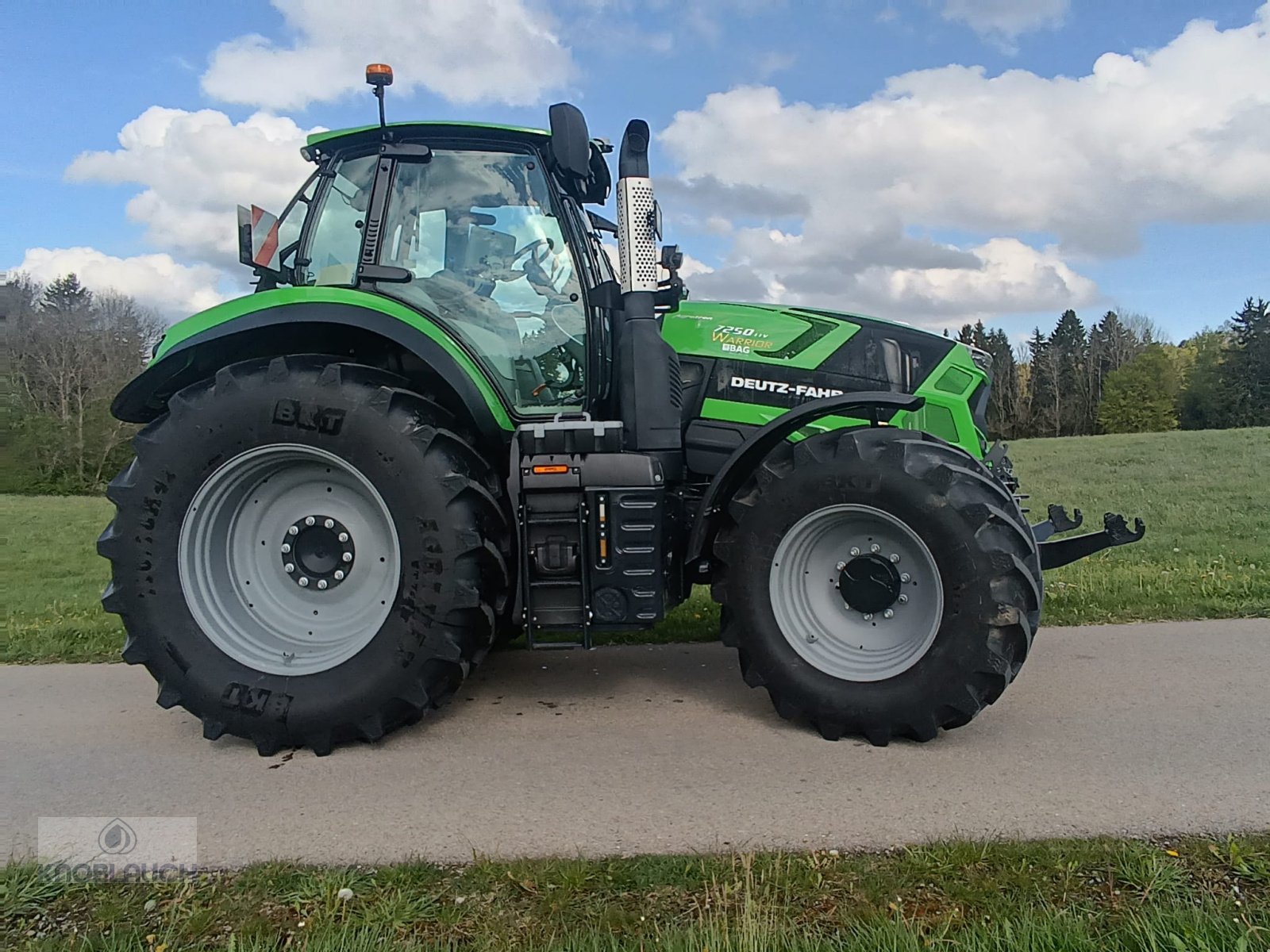 Traktor typu Deutz-Fahr Agrotron 7250 TTV Warrior, Gebrauchtmaschine v Wangen (Obrázok 1)