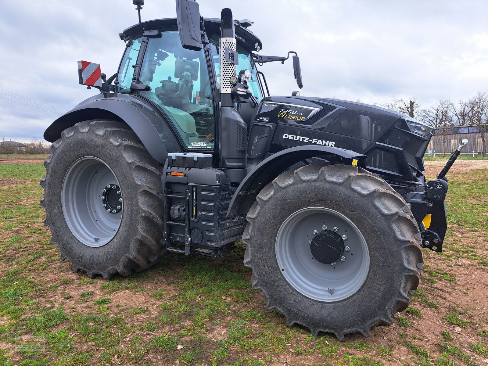 Traktor of the type Deutz-Fahr Agrotron 7250 TTV Warrior, Neumaschine in Ansbach (Picture 6)