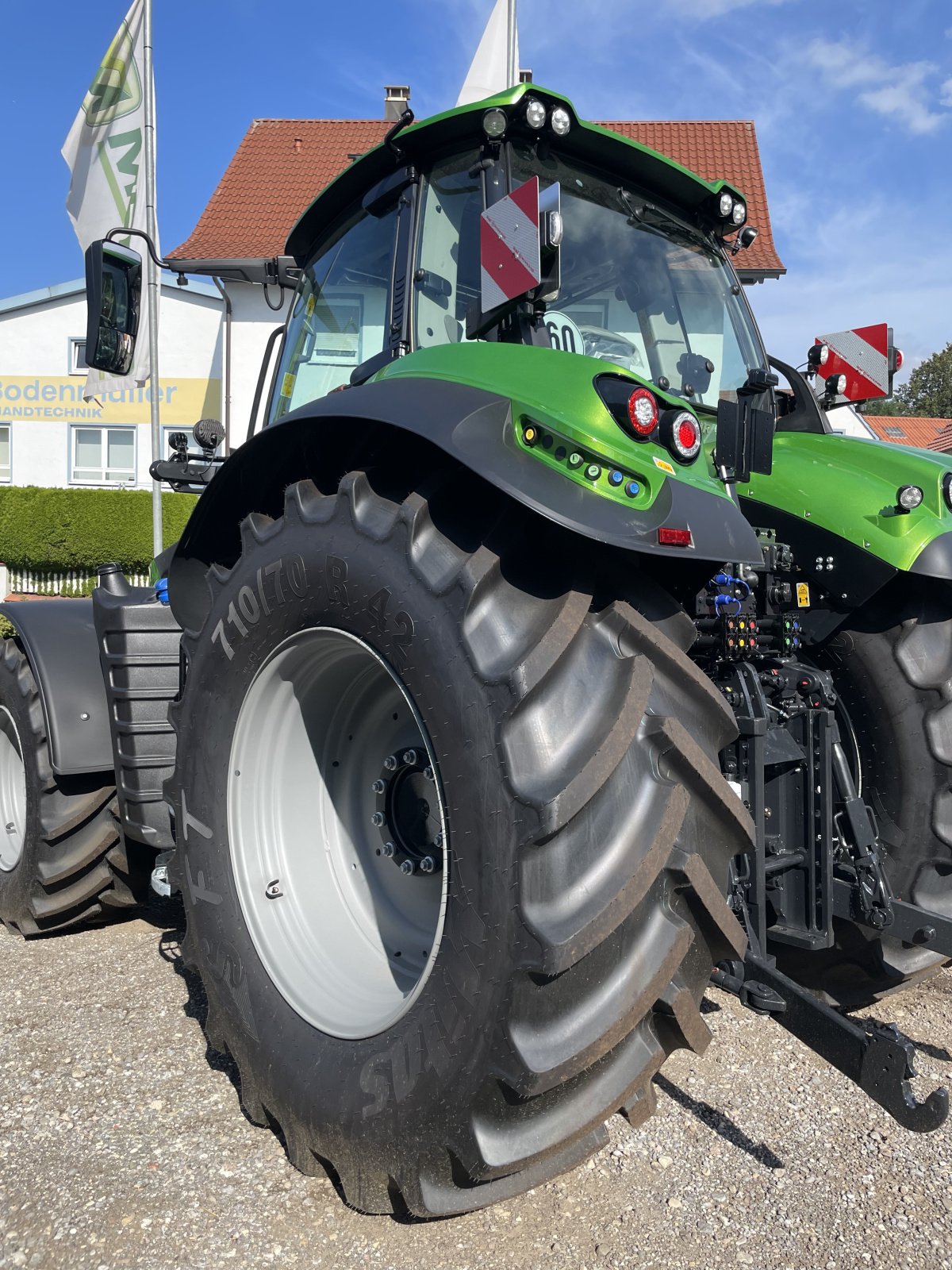 Traktor des Typs Deutz-Fahr Agrotron 7250 TTV Warrior, Neumaschine in Ochsenhausen (Bild 4)