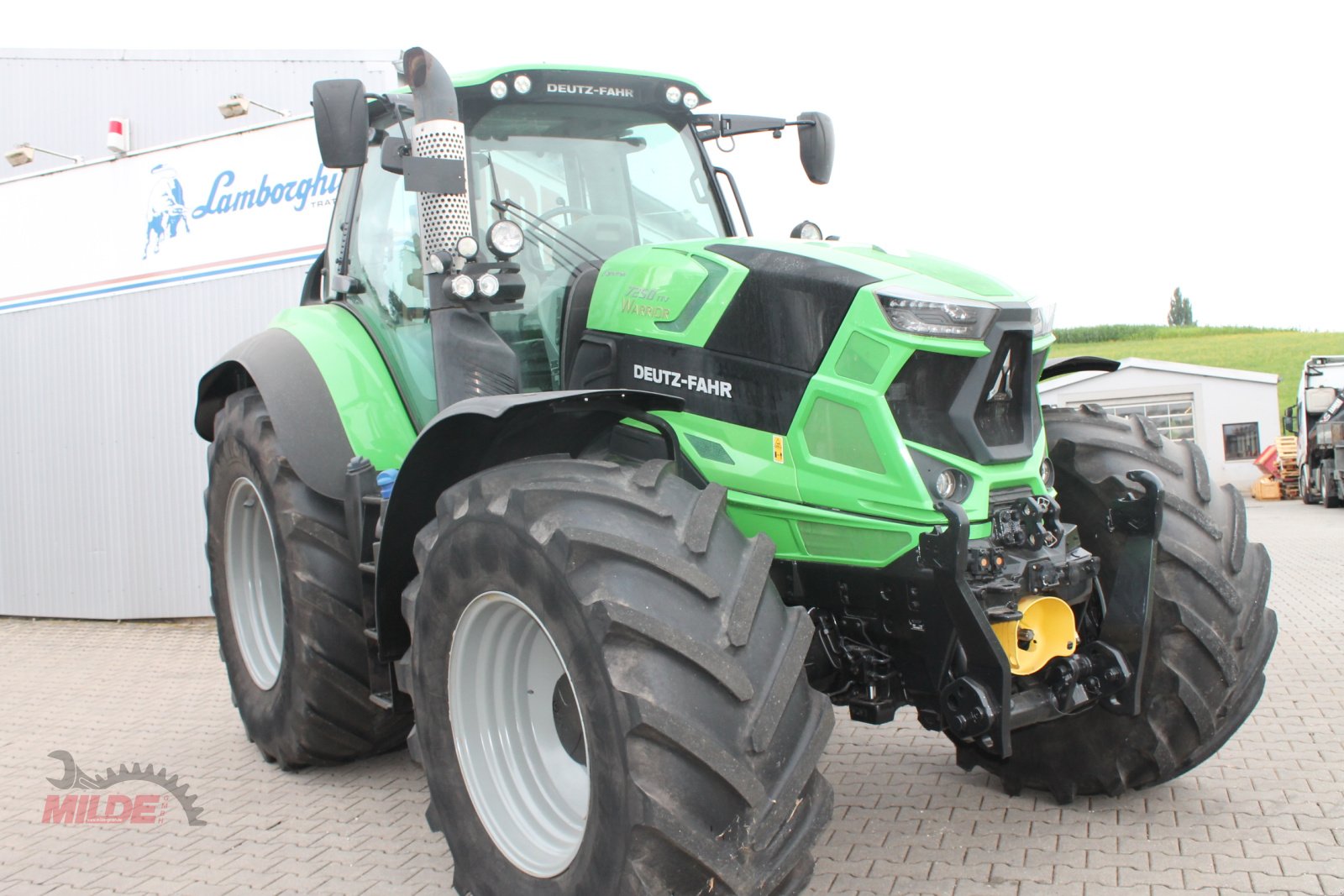 Traktor typu Deutz-Fahr Agrotron 7250 TTV Warrior, Gebrauchtmaschine w Gebenbach (Zdjęcie 2)