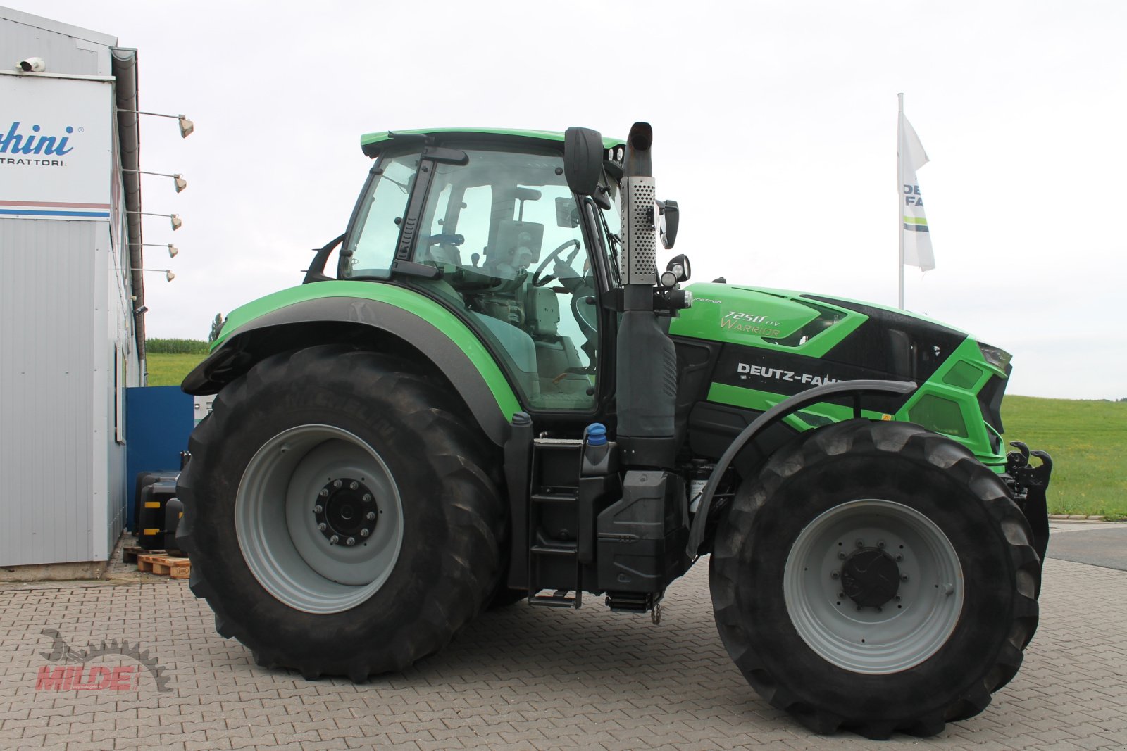 Traktor typu Deutz-Fahr Agrotron 7250 TTV Warrior, Gebrauchtmaschine w Gebenbach (Zdjęcie 3)