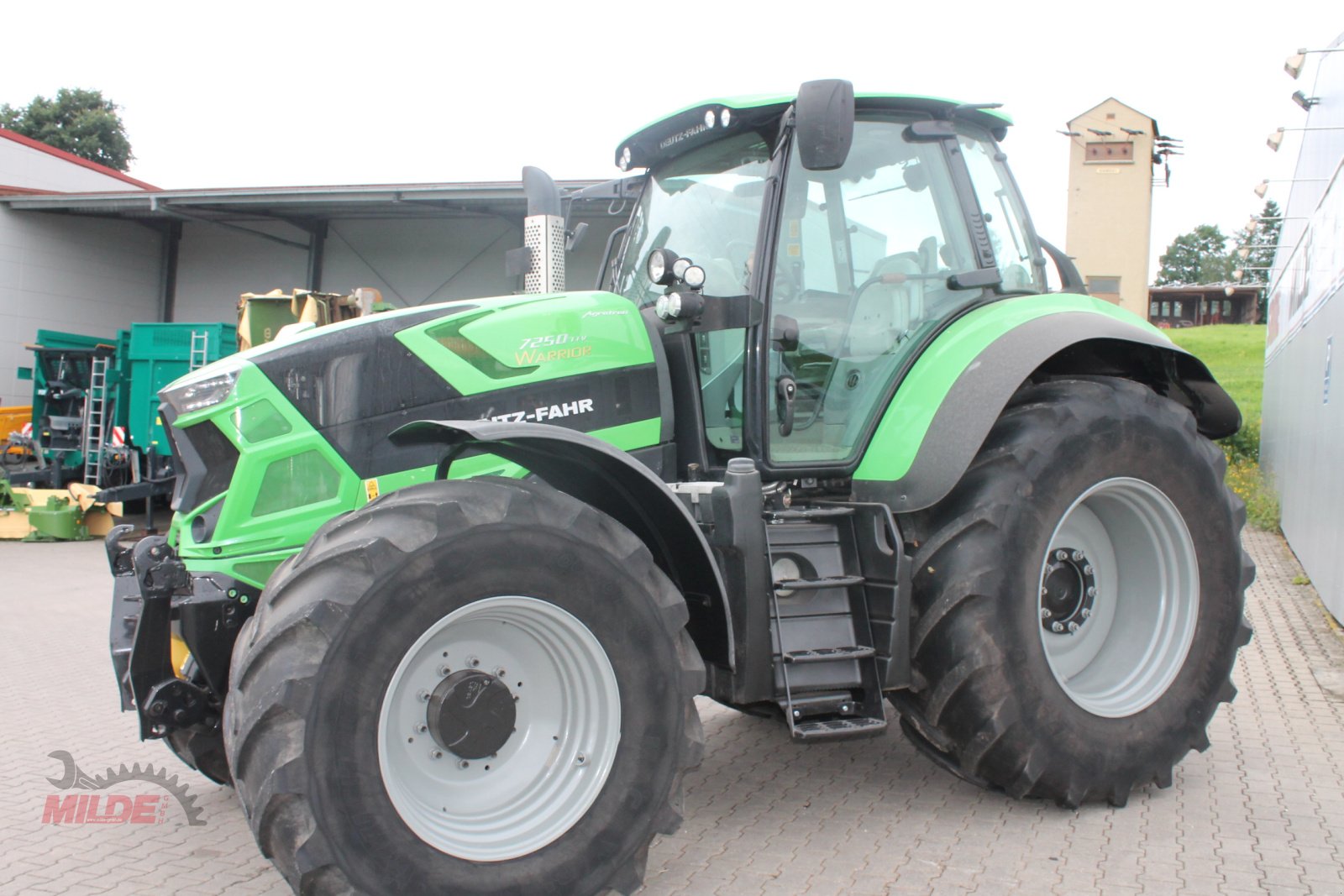 Traktor typu Deutz-Fahr Agrotron 7250 TTV Warrior, Gebrauchtmaschine w Gebenbach (Zdjęcie 5)