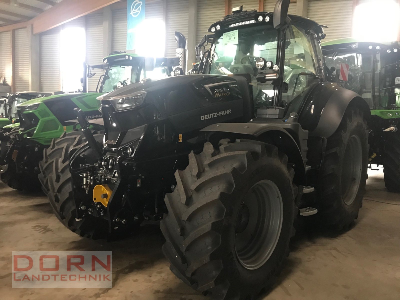 Traktor of the type Deutz-Fahr Agrotron 7250 TTV Warrior, Neumaschine in Bruckberg (Picture 1)