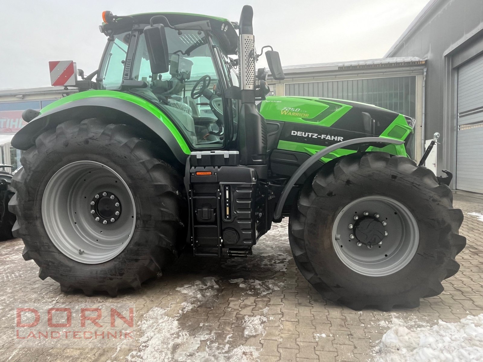 Traktor Türe ait Deutz-Fahr Agrotron 7250 TTV Warrior, Neumaschine içinde Bruckberg (resim 2)