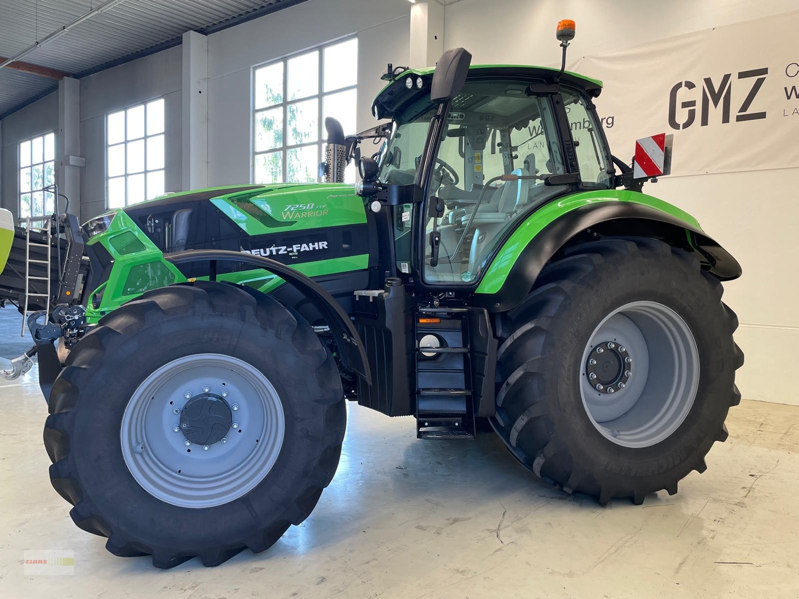 Traktor типа Deutz-Fahr Agrotron 7250 TTV Warrior, Gebrauchtmaschine в Langenau (Фотография 2)