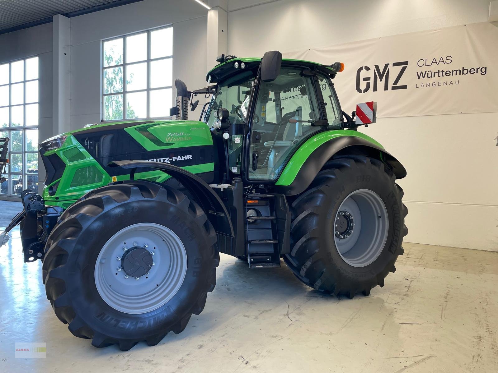 Traktor typu Deutz-Fahr Agrotron 7250 TTV Warrior, Gebrauchtmaschine w Langenau (Zdjęcie 3)