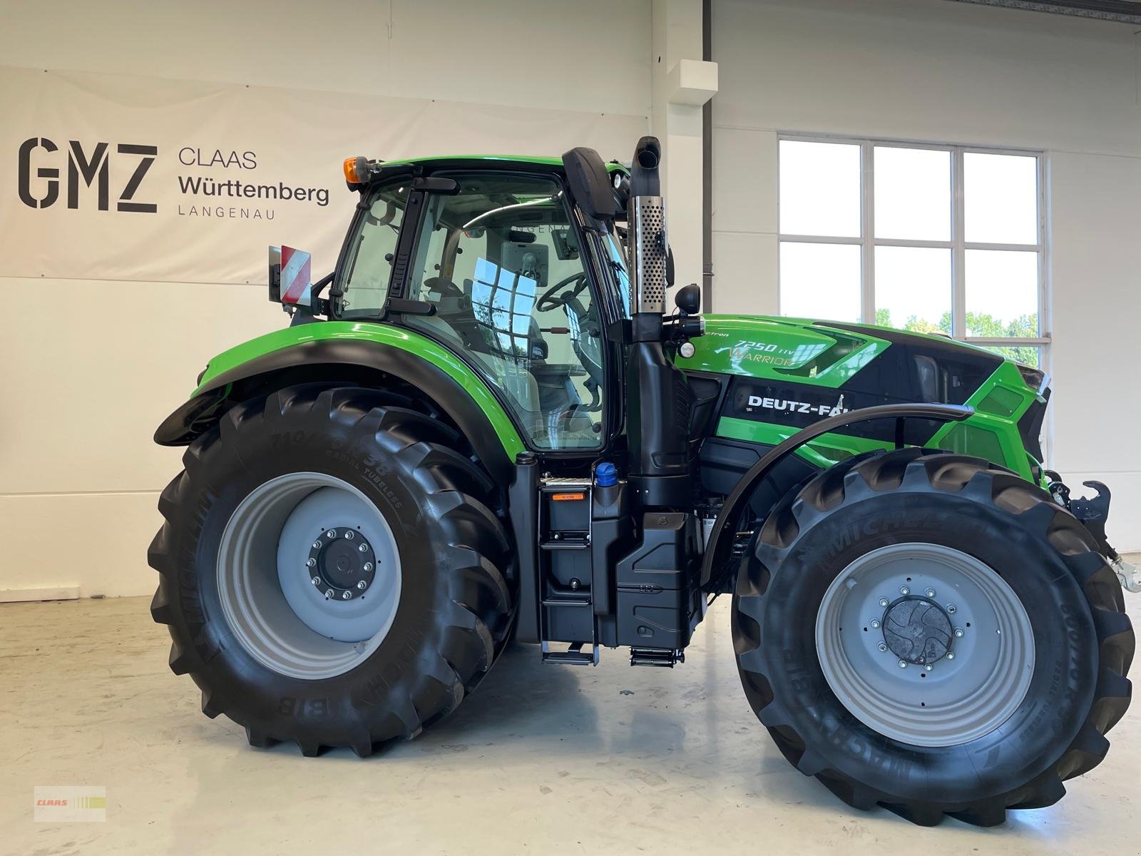 Traktor typu Deutz-Fahr Agrotron 7250 TTV Warrior, Gebrauchtmaschine w Langenau (Zdjęcie 4)