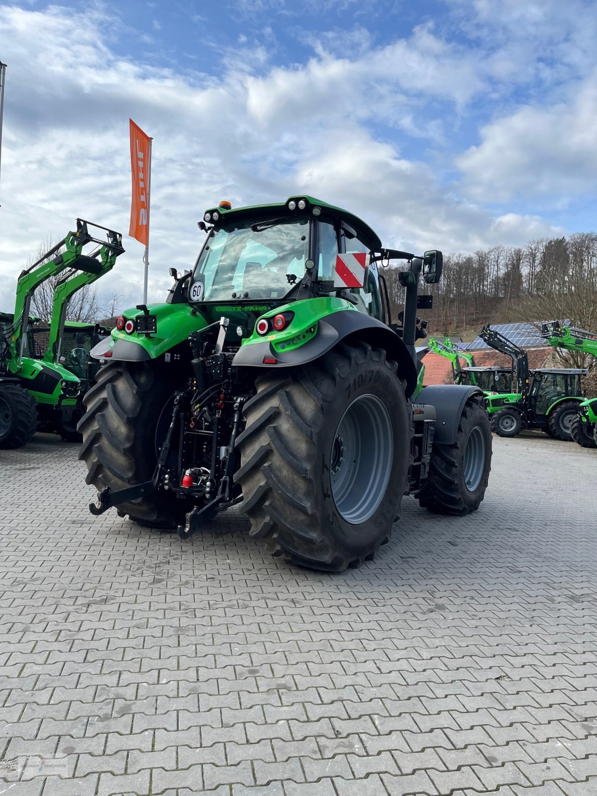 Traktor типа Deutz-Fahr Agrotron 7250 TTV, Gebrauchtmaschine в Treuchtlingen (Фотография 9)