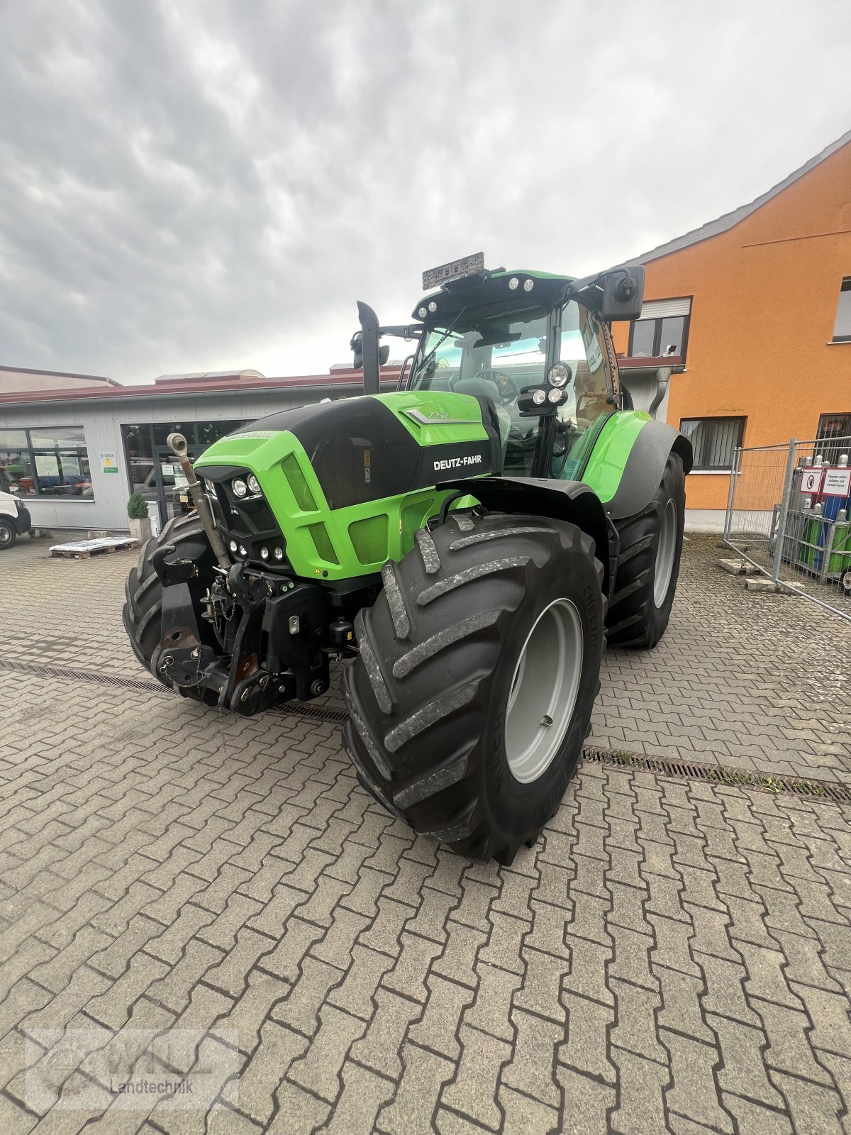 Traktor van het type Deutz-Fahr Agrotron 7250 TTV, Gebrauchtmaschine in Rudendorf (Foto 2)