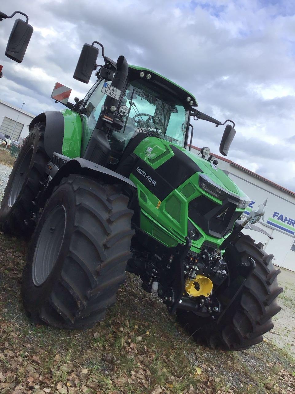 Traktor des Typs Deutz-Fahr Agrotron 7250 TTV, Neumaschine in Burgbernheim (Bild 3)