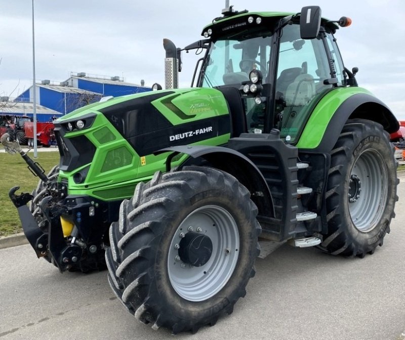 Traktor of the type Deutz-Fahr Agrotron 7250 Warrior. AutoGuidance GPS med antenne. Front PTO. 4+1 Hydraulic., Gebrauchtmaschine in Kolding (Picture 3)