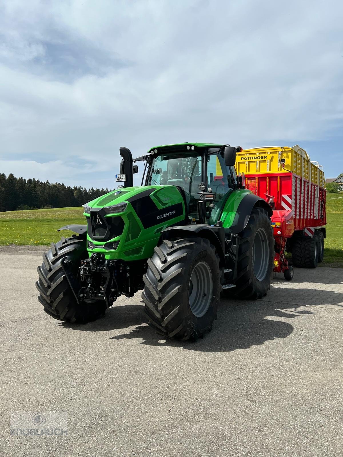 Traktor of the type Deutz-Fahr Agrotron 8280 TTV, Gebrauchtmaschine in Wangen (Picture 2)