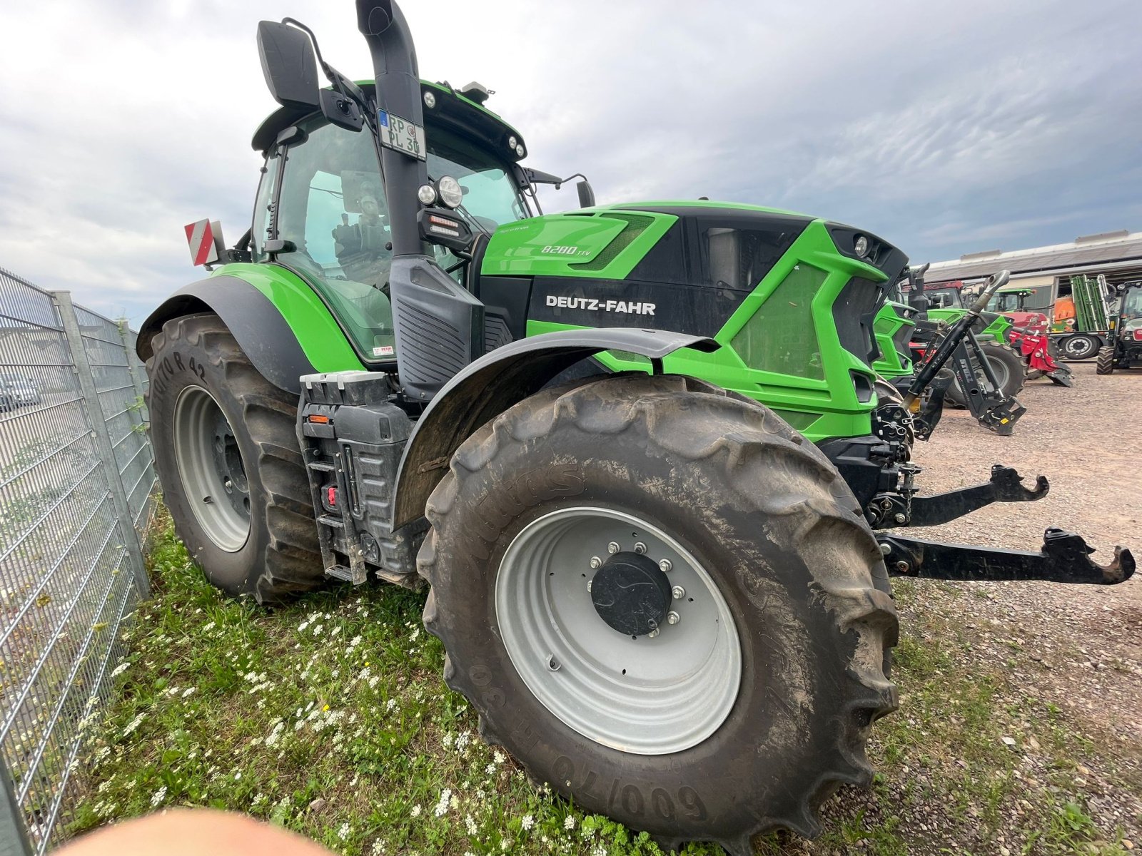 Traktor του τύπου Deutz-Fahr Agrotron 8280 TTV, Gebrauchtmaschine σε Dannstadt-Schauernheim (Φωτογραφία 2)