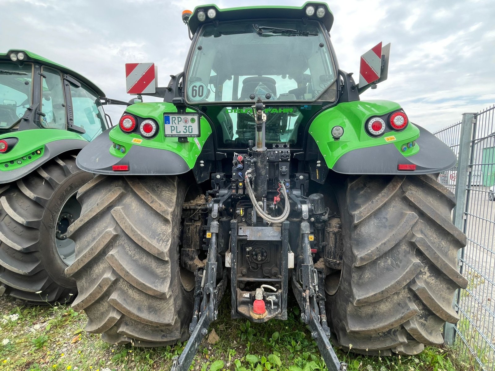 Traktor типа Deutz-Fahr Agrotron 8280 TTV, Gebrauchtmaschine в Dannstadt-Schauernheim (Фотография 3)