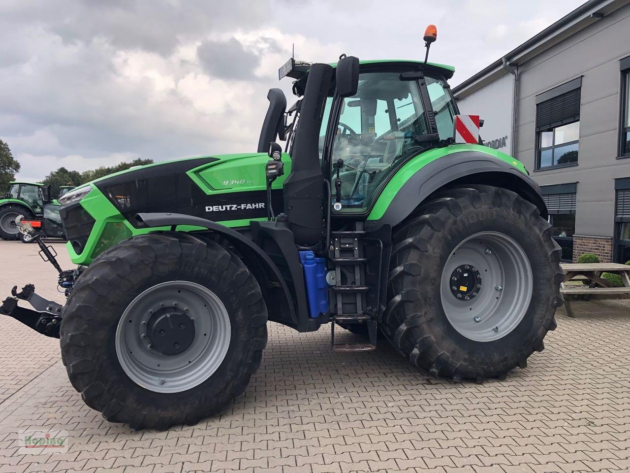 Traktor of the type Deutz-Fahr Agrotron 9340 TTV, Gebrauchtmaschine in Bakum (Picture 11)