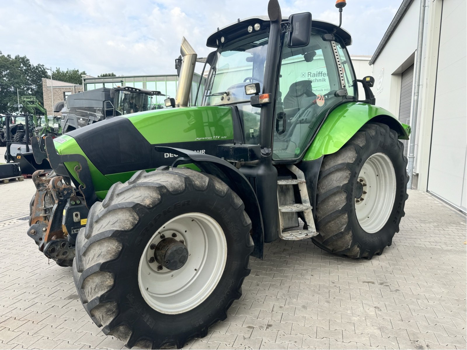 Traktor of the type Deutz-Fahr Agrotron TTV 620, Gebrauchtmaschine in Bad Oldesloe (Picture 3)