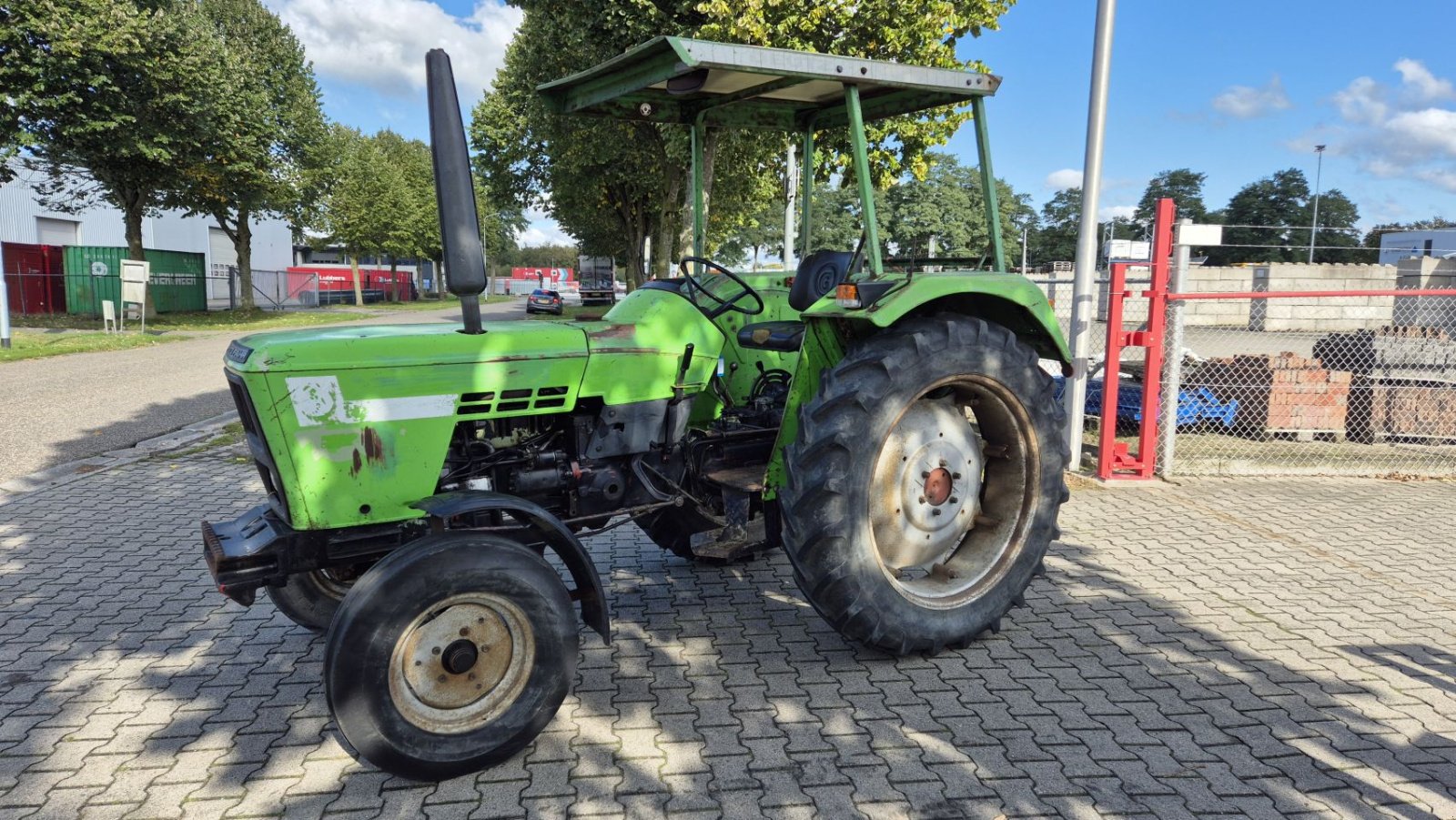 Traktor του τύπου Deutz-Fahr D6007 met Kruipversnelling, Gebrauchtmaschine σε Schoonebeek (Φωτογραφία 2)