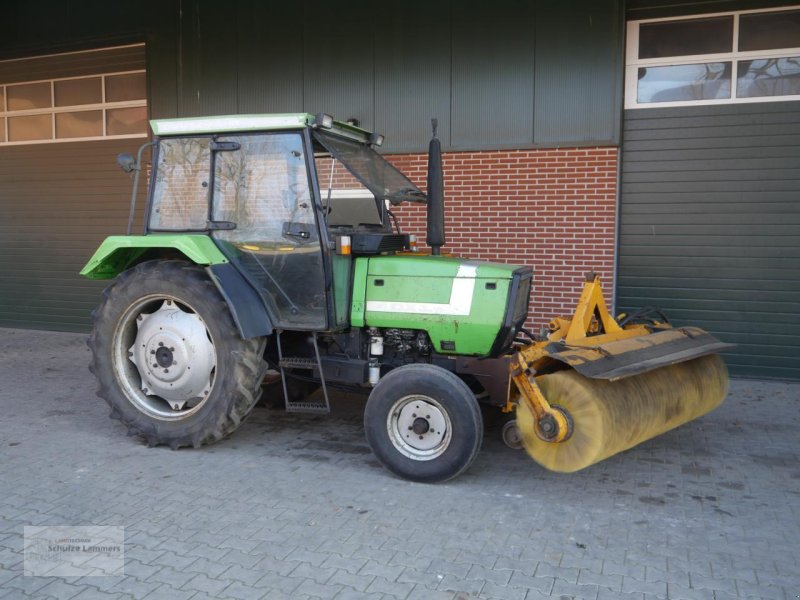 Traktor of the type Deutz-Fahr DX 3.30 StarCab mit Kehrmaschine, Gebrauchtmaschine in Borken